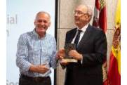 José Luis Díez Hoces Expte. CES recibe premio de Faustino Temprano UGT 2