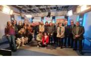 Fotografía de los partipantes, los organizadores y los alumnos del grado de Comunicación Audiovisual de la USAL que editaron el Foro