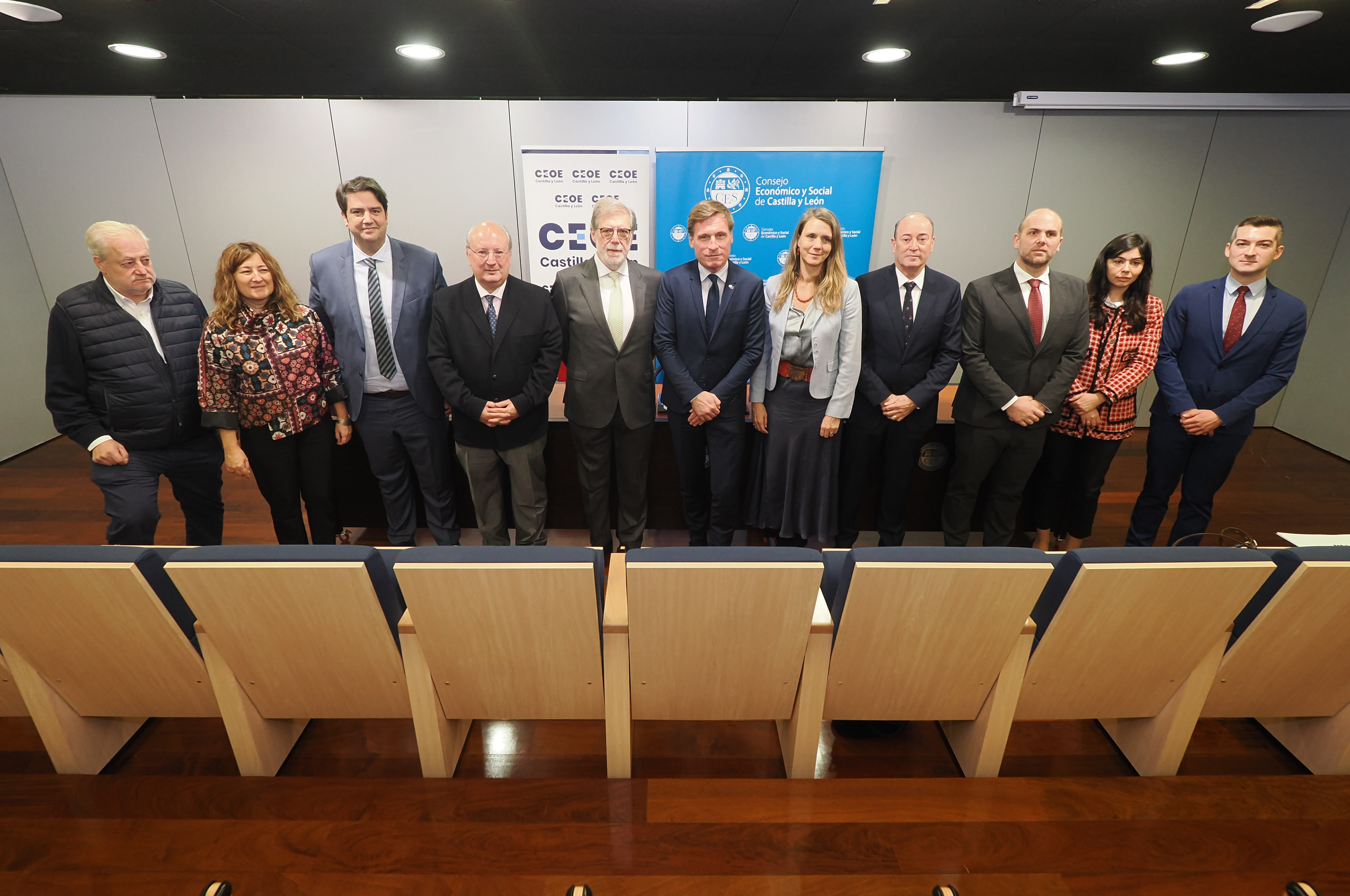 Presidentes CESE, CES CyL y CEOE CyL con dirigentes CEOE CyL