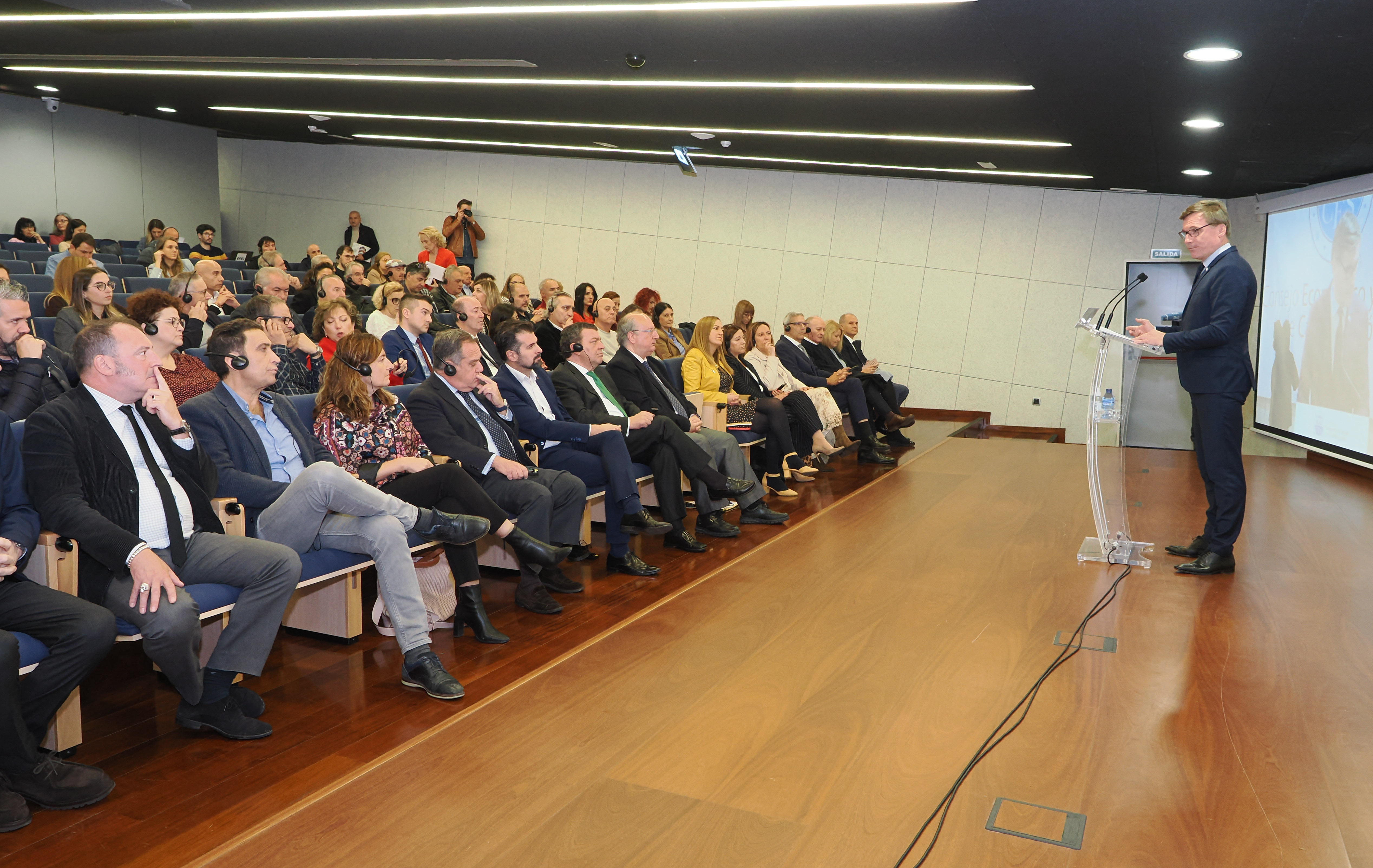 Presidente del CESE interviene ante el Pleno del CES CyL
